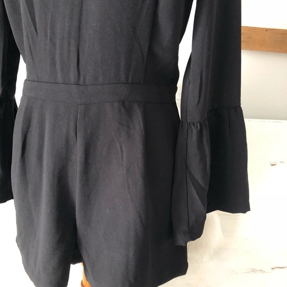 Bell sleeve romper - Picture 3 of 8